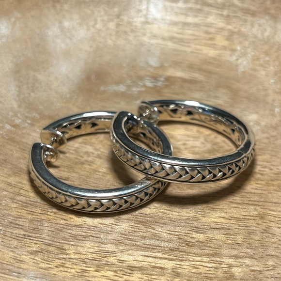 *SOLD* Scott Kay Basket Weave Hoop 925 Sterling Silver Earrings - Picture 4 of 16